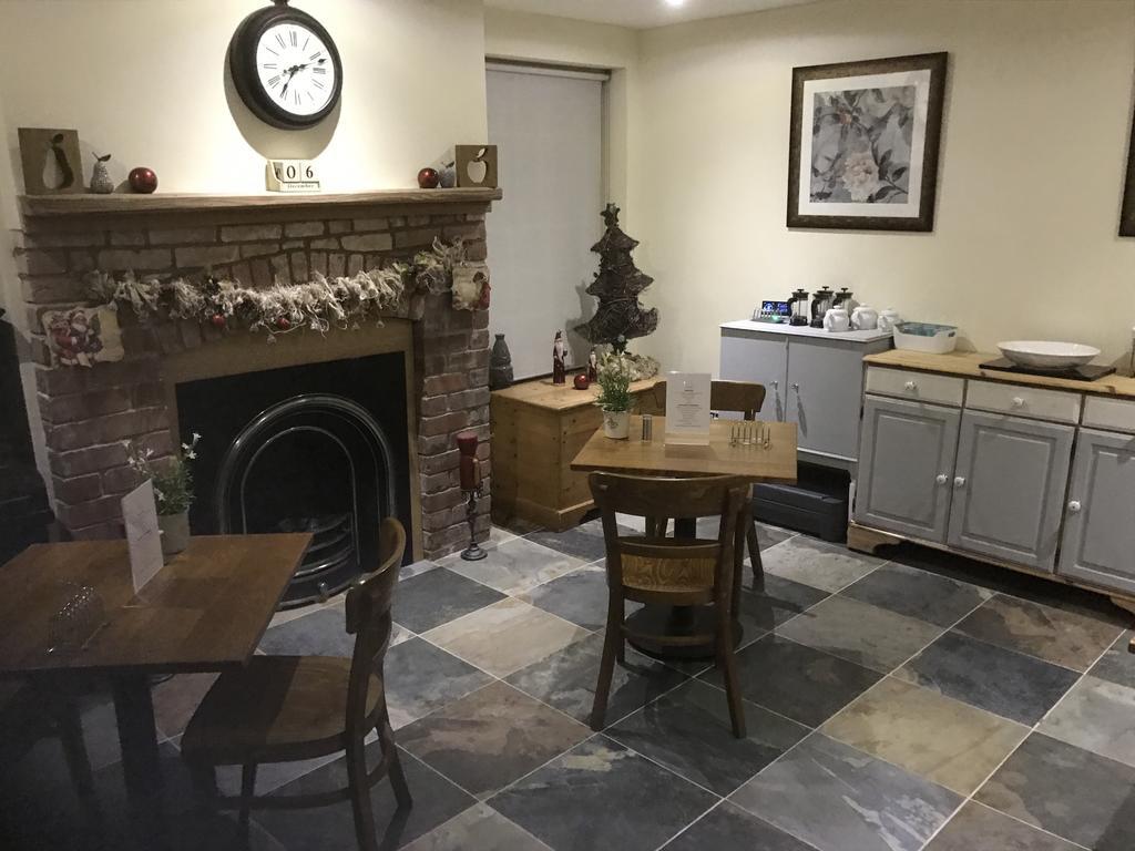 Deri-Down Guest House Abergavenny Bagian luar foto