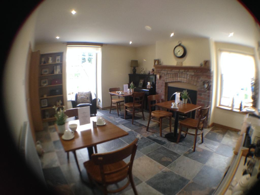 Deri-Down Guest House Abergavenny Bagian luar foto